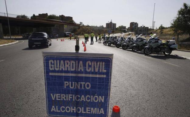 Denuncian a un joven por circular a 140 km/hora con un automóvil con tres ruedas