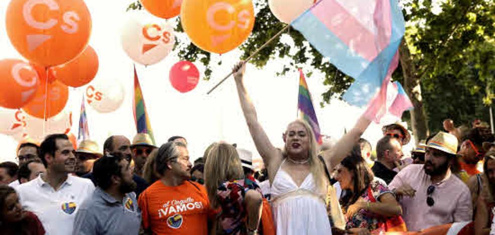 Ciudadanos acusa al «sanchismo» de justificar su escrache en el desfile del Orgullo