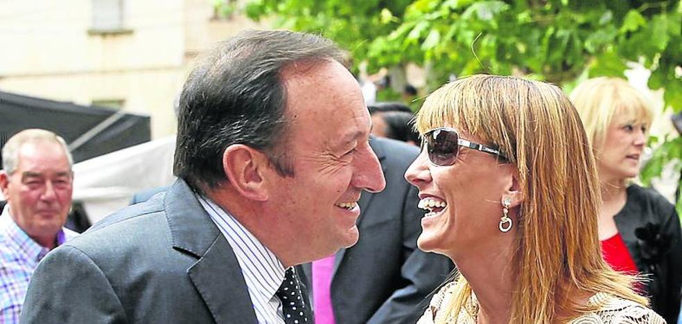 La elección del senador autonómico se dirime a puertas del pleno de investidura