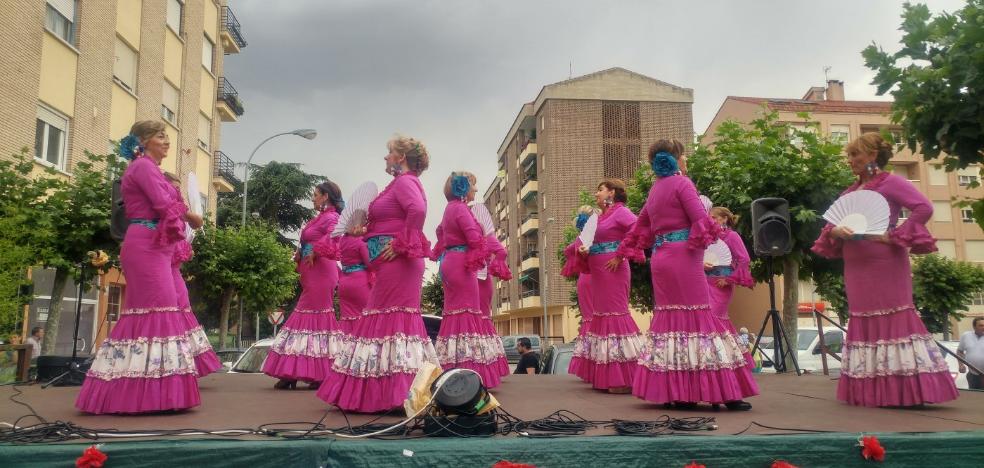 Las sevillanas animaron ayer Santo Domingo