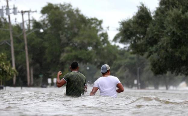 Barry se debilita pero aún genera advertencias por tornados y lluvias en EEUU