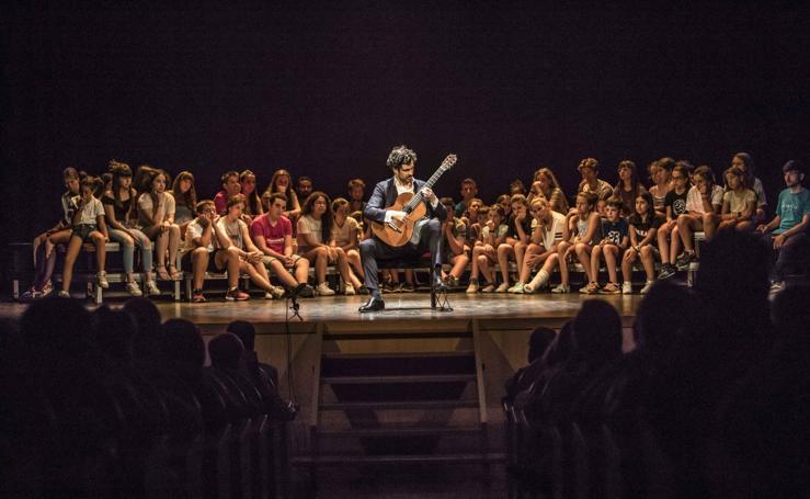 Pablo Sáinz Villegas participa en Ezcaray en la séptima edición de Oja Musicae