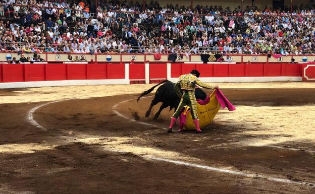 La donosura de Urdiales en Santander se tropieza con su espada