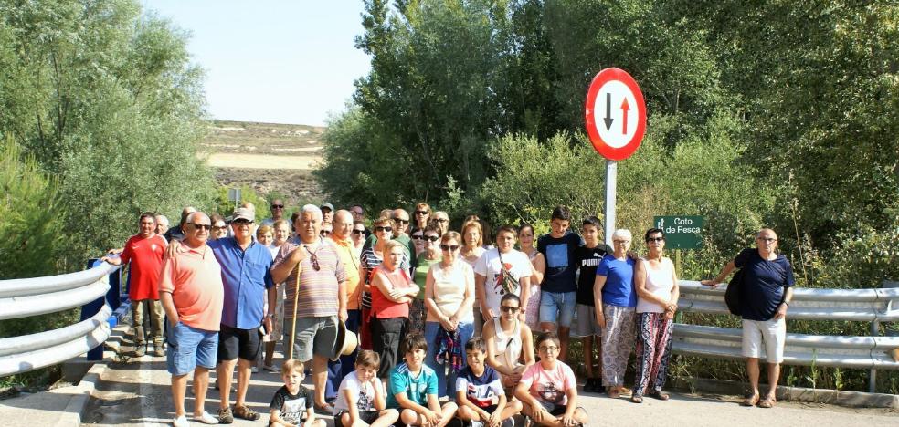 Los vecinos de Tormantos denuncian el «abandono» de las riberas del río Tirón