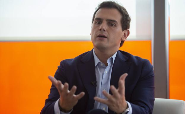 Ciudadanos amplía su ejecutiva para reforzar a Rivera y diluir a los críticos