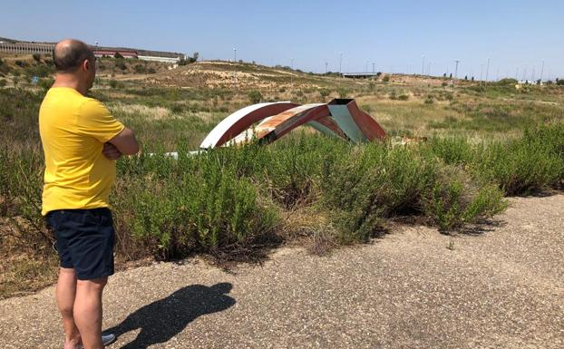 Escultura busca restaurador