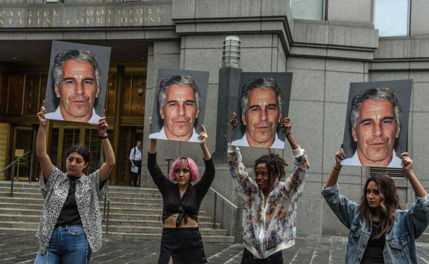 Los abogados de Jeffrey Epstein solicitaron a la prisión la retirada de la vigilancia antisuicidio