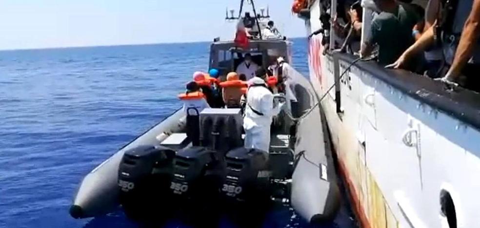 El Open Arms pide a España que se haga cargo de los 31 menores que lleva a bordo