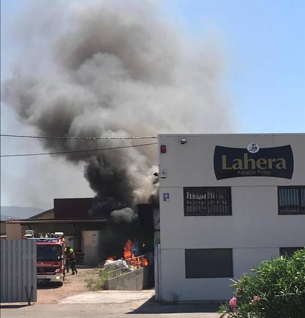 Una fábrica de patatas de Alesón sufre un incendio