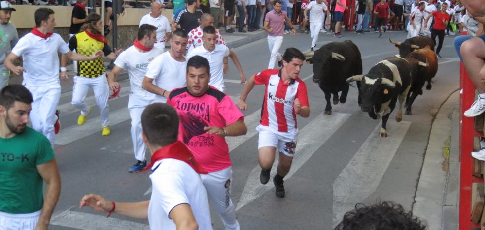 El abrazo de la plaza alfareña