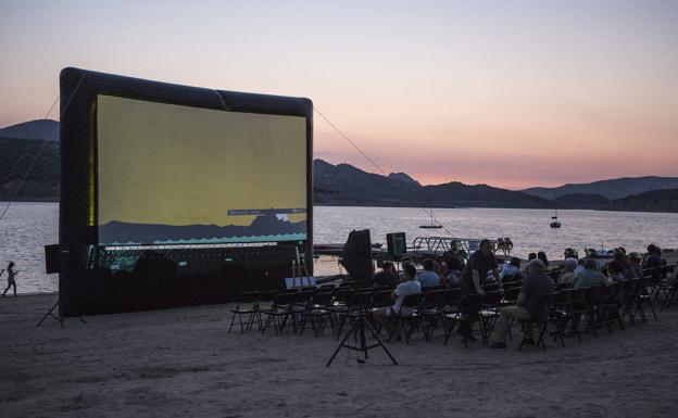 María Galiana, Buñuel y Super 8 a orillas de un lago cordobés