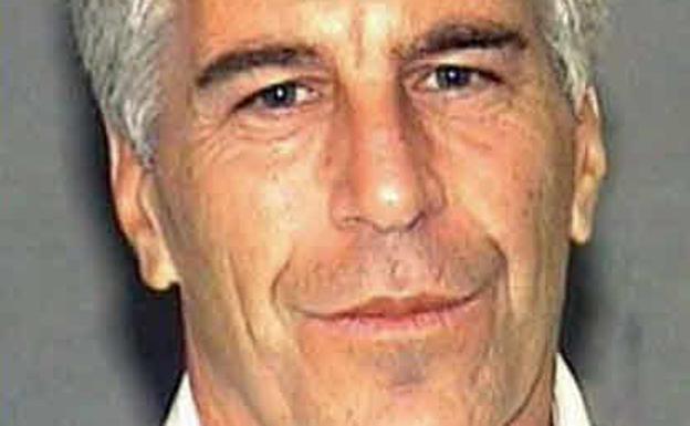 Epstein firmó un testamento dos días antes de morir en la cárcel