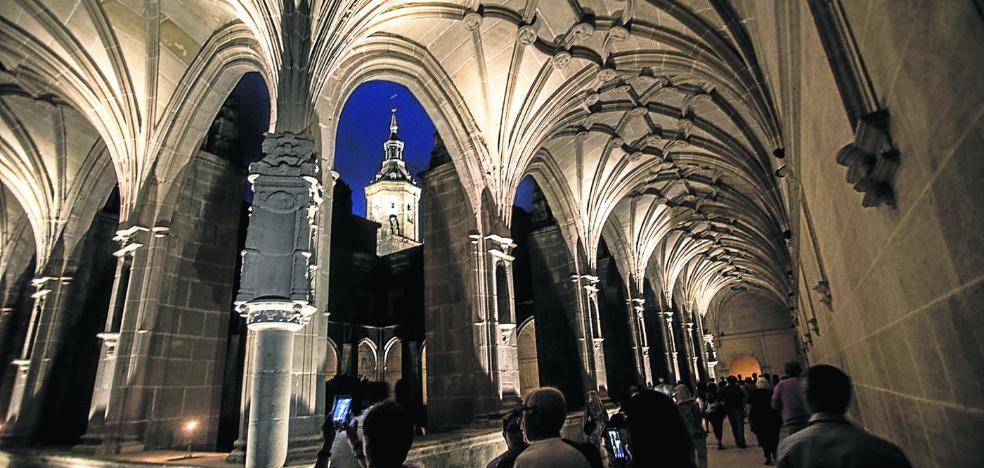 El atractivo nocturno de los monasterios