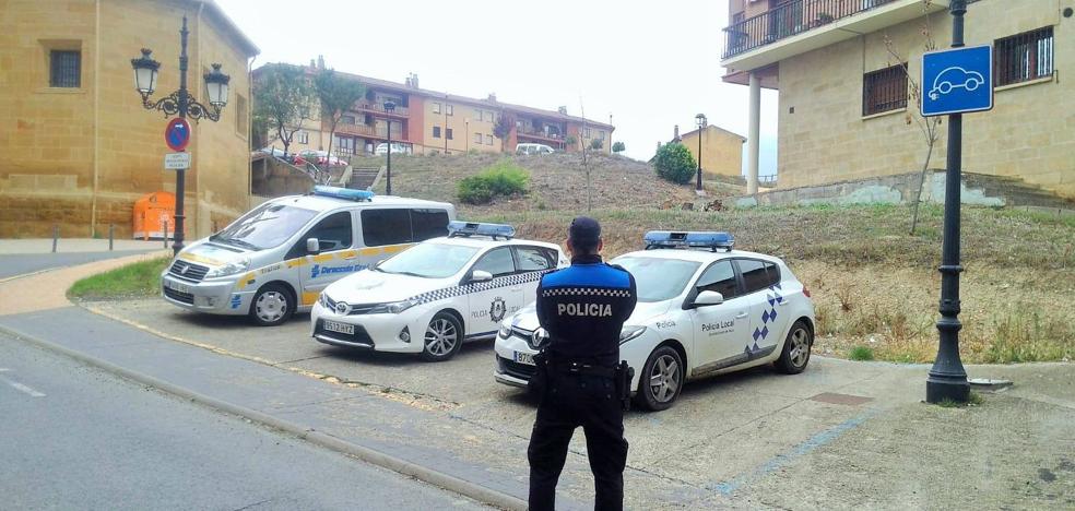 La Policía Local evita el suicidio de un hombre que se colgó de un árbol en Haro