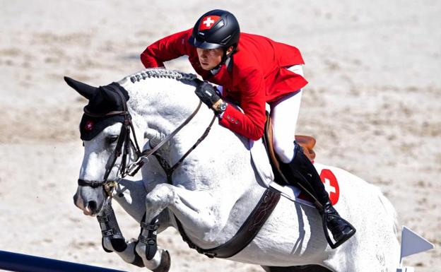 El suizo Martin Fuchs se corona de oro en la final de saltos en Rotterdam