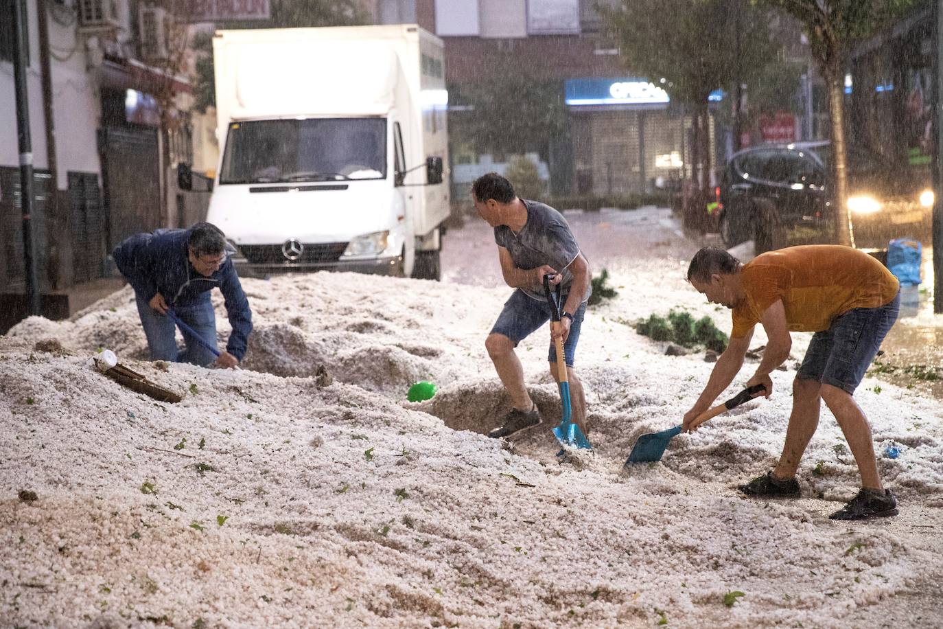 Las tormentas de lluvia y granizo dejan inundaciones y daños materiales en el centro peninsular