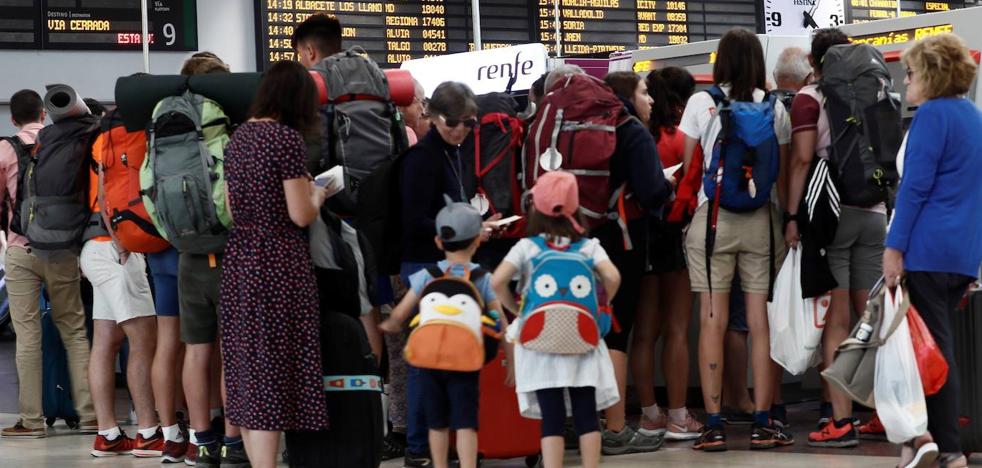 Las vacaciones de agosto terminan con huelgas en Renfe, Ryanair y los aeropuertos