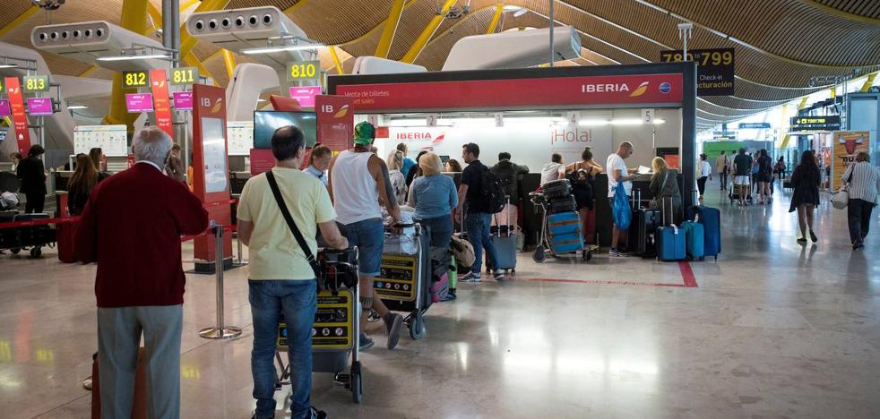 Pocas colas y ningún incidente destacado en las huelgas en Renfe y los aeropuertos