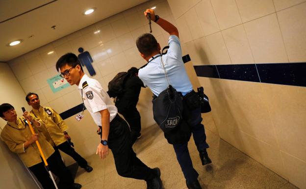 Al menos cinco heridos graves tras los enfrentamientos en Hong Kong