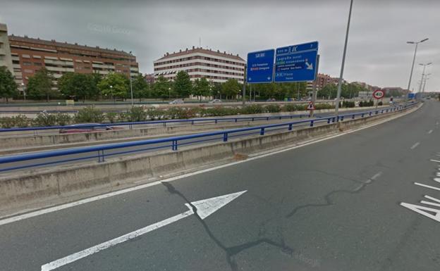 Herida una mujer al colisionar un camión y un turismo en la LO-20