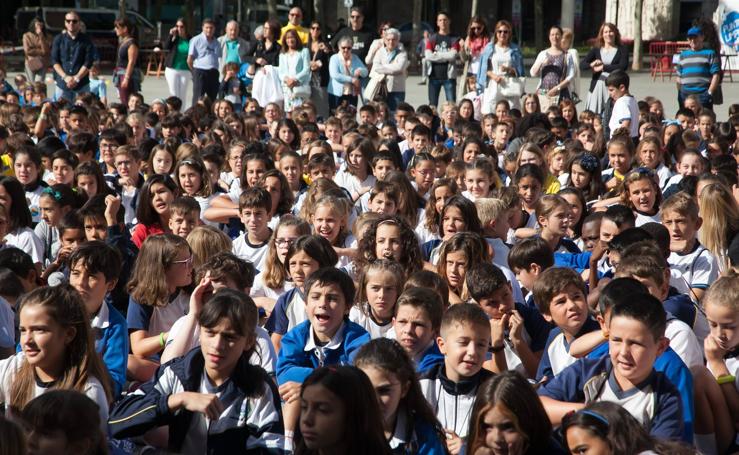 Acto de inicio de curso de las Escuelas Católicas en la Plaza del Ayuntamiento de Logroño