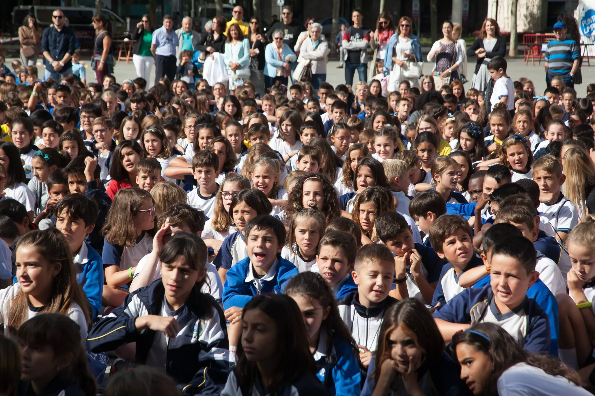 Acto de inicio de curso de las Escuelas Católicas en la Plaza del Ayuntamiento de Logroño