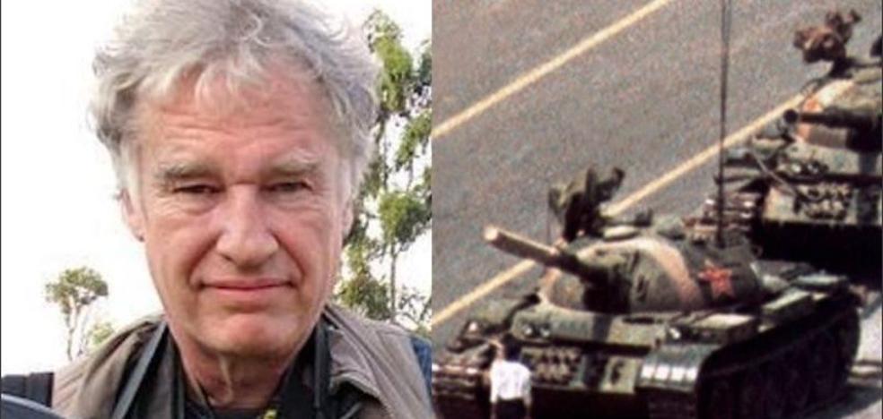 Muere Charlie Cole, el fotógrafo de 'El hombre del tanque' en Tiananmen