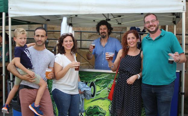 Lardero se refresca con cerveza artesana