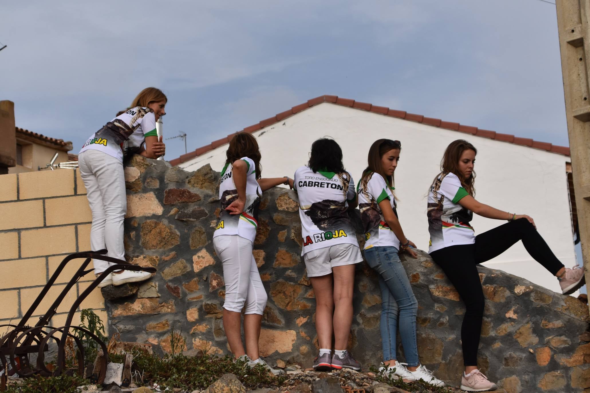 Suelta de toros ensogados en Cabretón