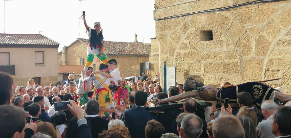 El agua dio una tregua y Briones honró a su patrón