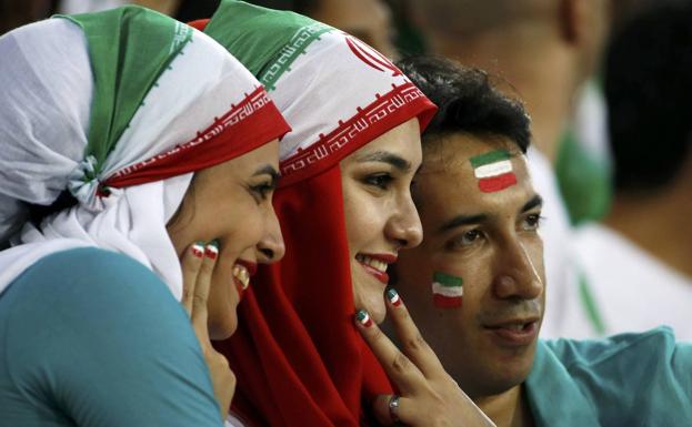 Irán permitirá a las mujeres asistir a partidos de la selección de fútbol