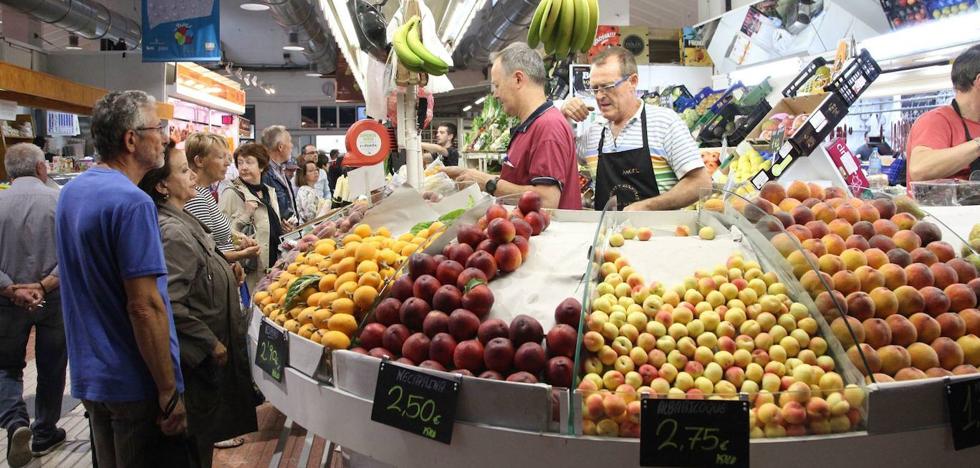 Los españoles tiran a la basura más de 1.300 millones de kilos de alimento al año pero sólo el 7% lo reconoce