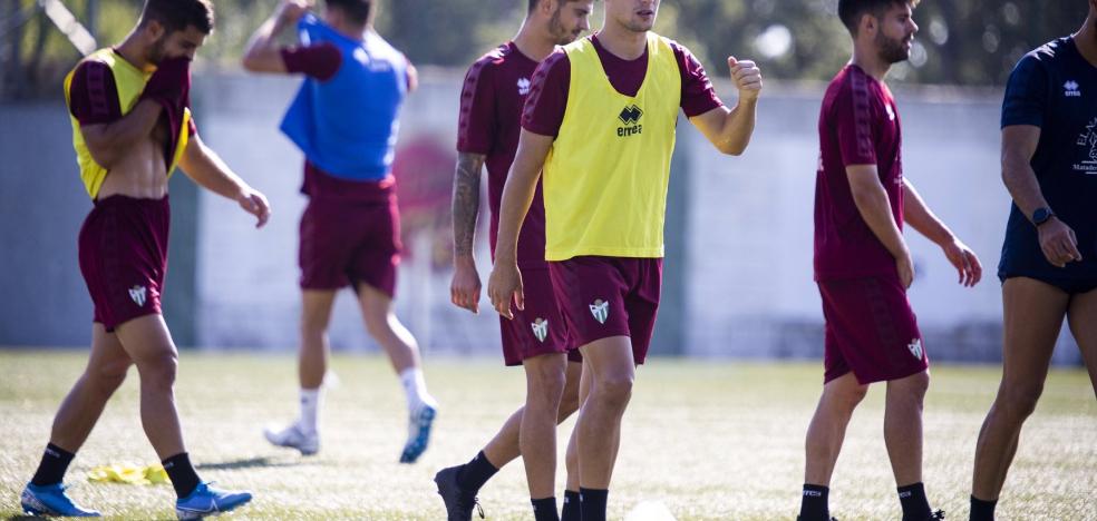 El Guijuelo llega mañana a El Mazo con seis puntos y ocupando la décima plaza