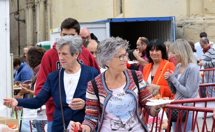 Logroño disfruta de las degustaciones mateas: lomo con pimientos, picadillo y pulpo