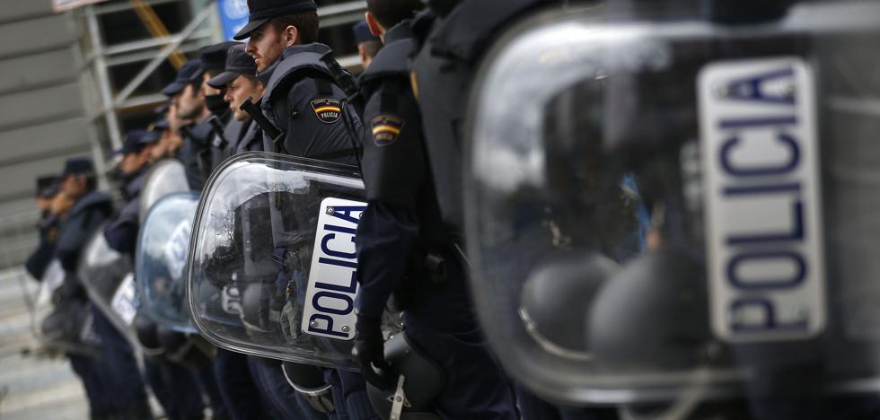 Marlaska envía a 200 antidisturbios de la Policía Nacional para el aniversario del 1-O