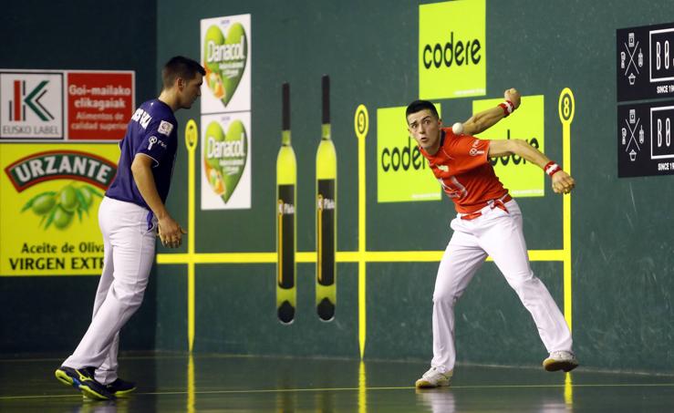 Victoria de Salaverri y Artola en la feria matea de pelota