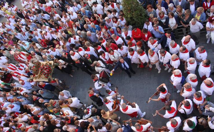 Arnedo disfruta con una nueva representación del robo de los santos en sus fiestas