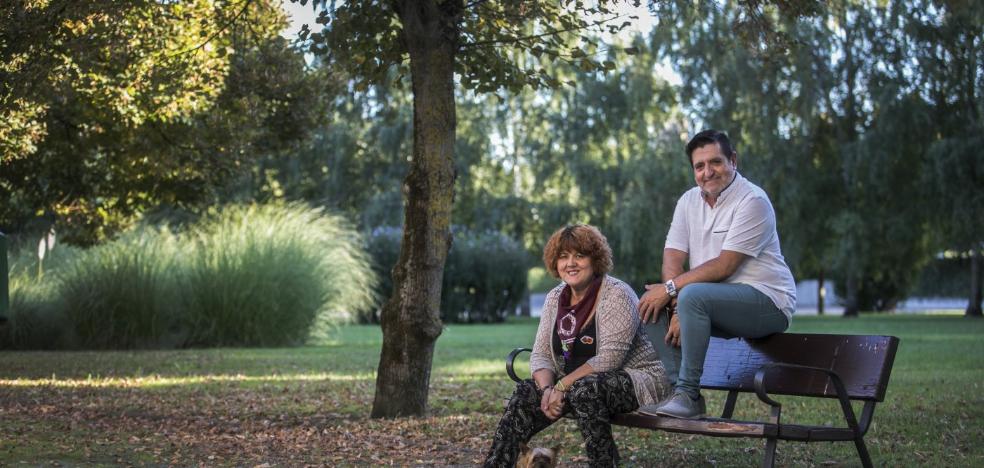 Una mano tendida a la otra orilla del Ebro