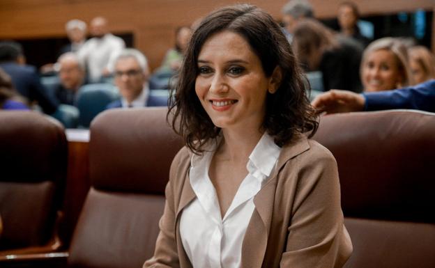 Ayuso se pregunta si tras la exhumación de Franco «arderán las parroquias como en el 36»