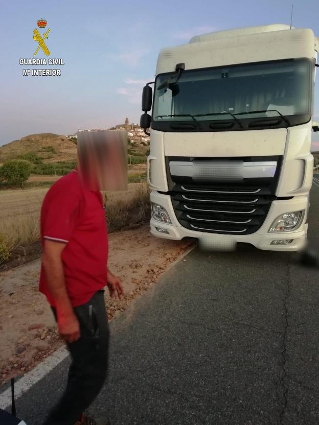 Un camionero con mucha carga