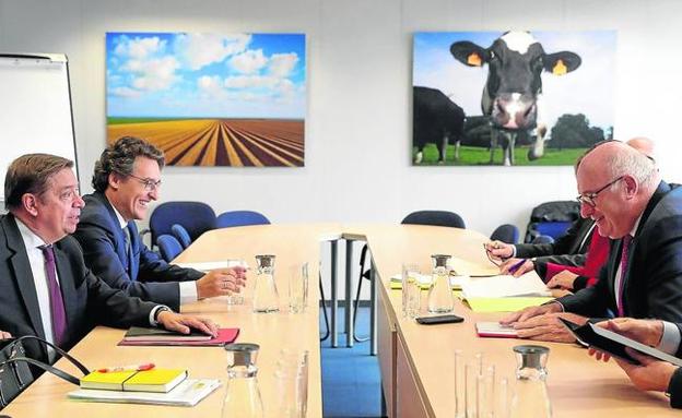 Planas pide en Bruselas medidas extra de promoción del vino ante la presión de EEUU