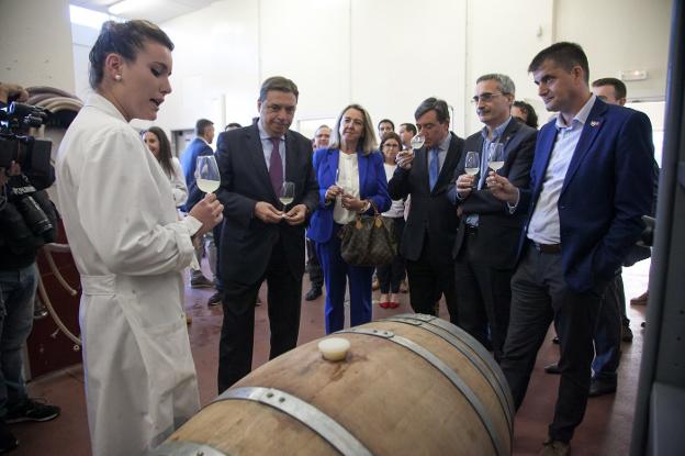Rioja se juega casi 200 millones de euros en exportaciones con el 'brexit' y los aranceles