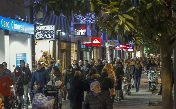 CCOO critica la apertura de comercios en El Pilar