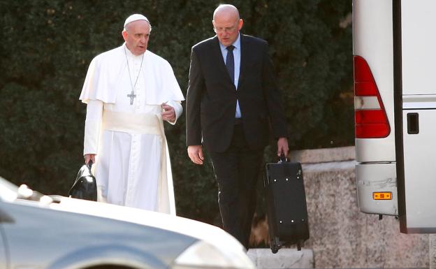 Un escándalo acaba con el 'ángel de la guarda' del Papa