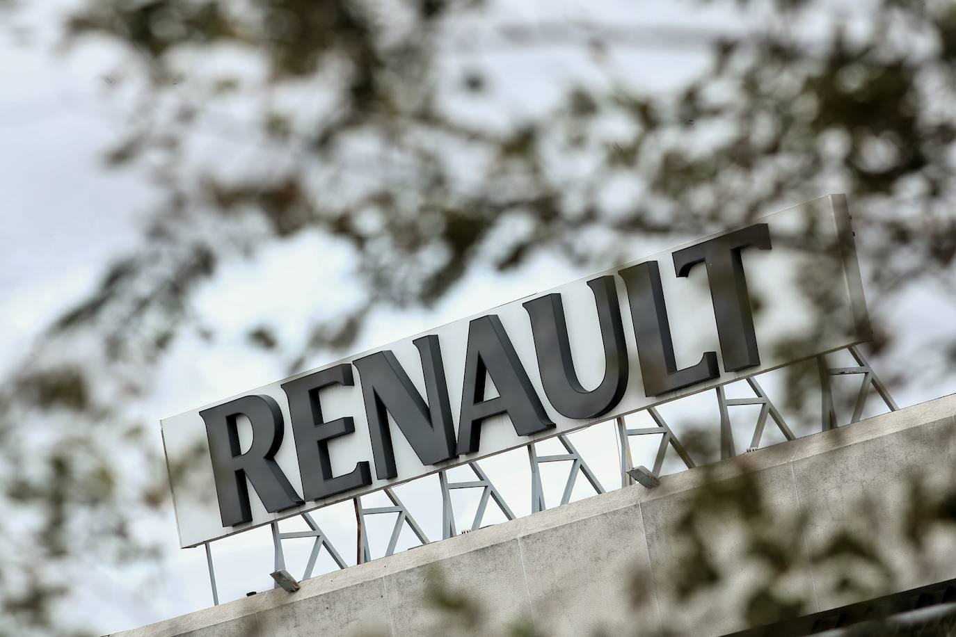 Renault arrastra al sector de la automoción al avisar de que tendrá menos beneficio