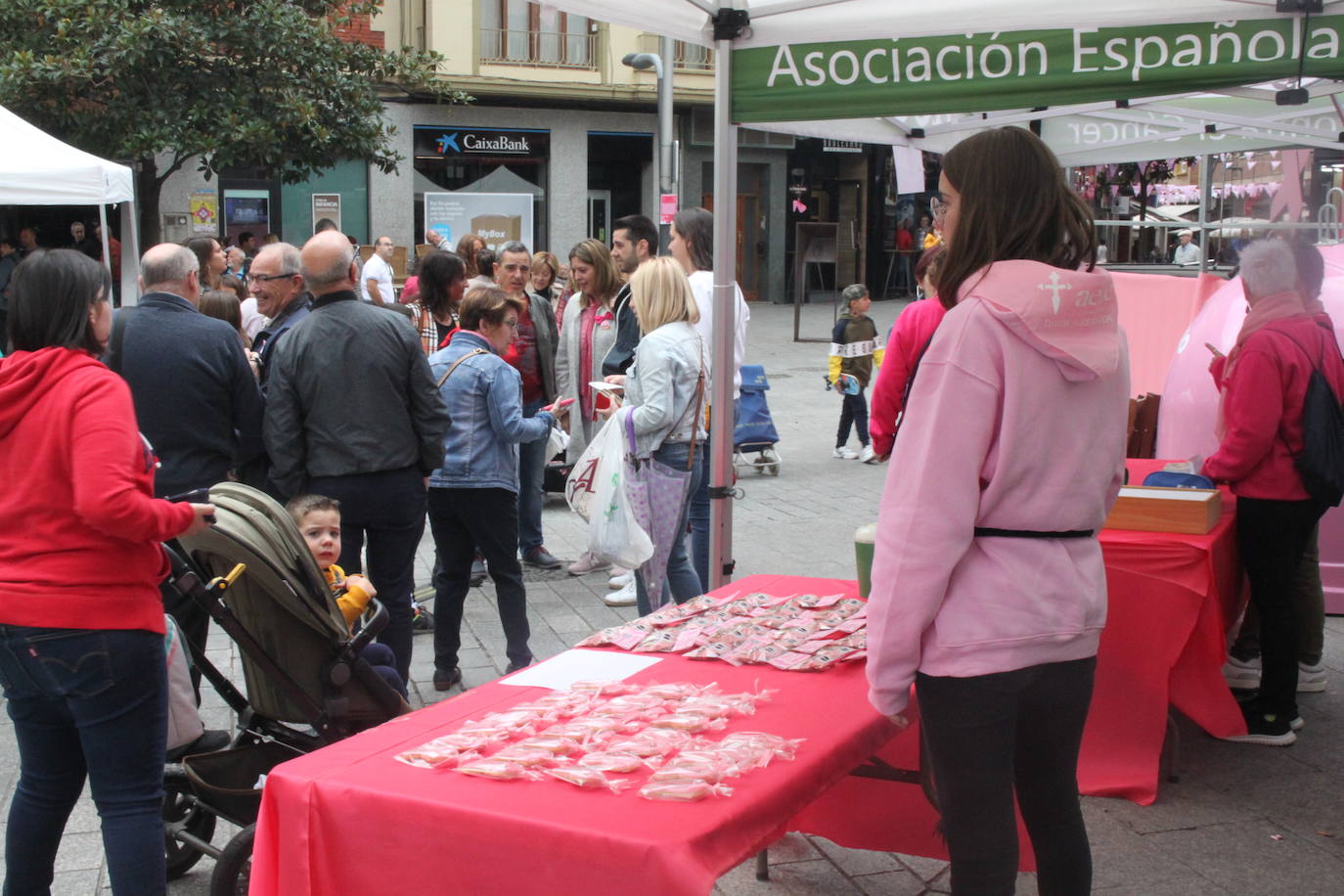 Arnedo se tiñe de rosa