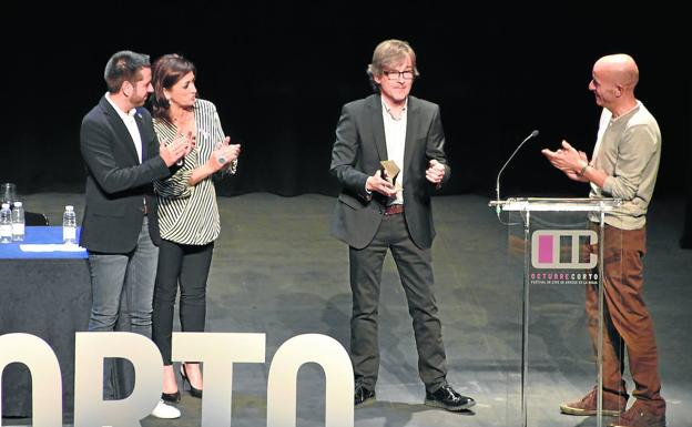 Octubre Corto otorga el premio Rafael Azcona al guionista Bernardo Sánchez