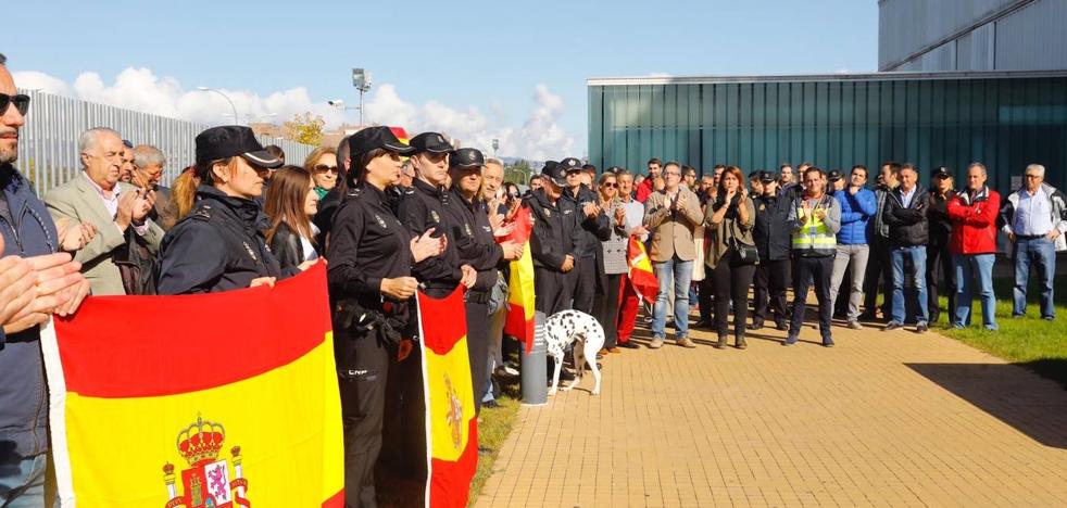 Los policías piden en Logroño «refuerzos humanos inmediatos» para sus compañeros de Cataluña