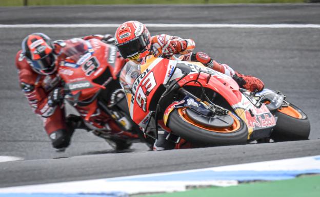 Viñales domina y Márquez pone el espectáculo