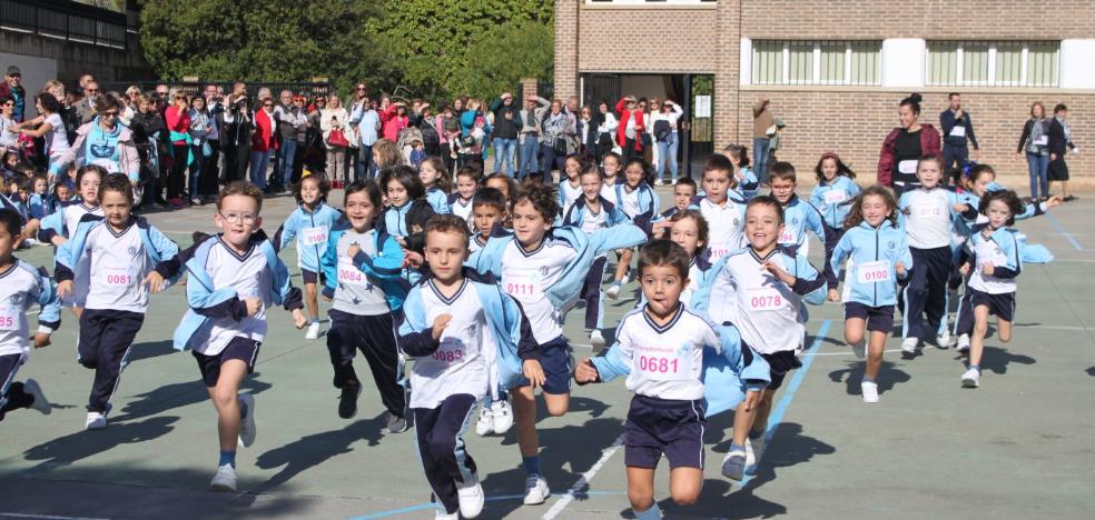 800 personas en la VI Carrera Solidaria